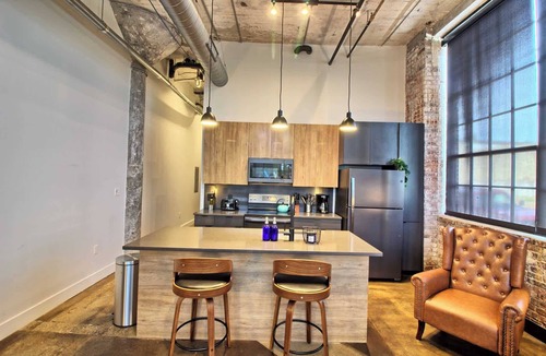 Midtown Hotel | Chic Ultramodern Loft Suite w/Designer Features