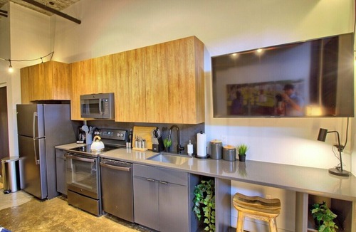 Midtown Hotel | Chic Ultramodern Minimalist Studio Loft + Patio