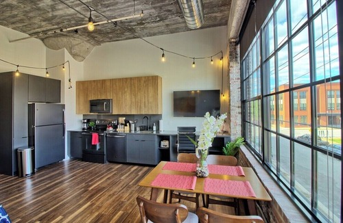 Midtown Hotel | Chic Ultramodern Studio Loft w/Designer Features