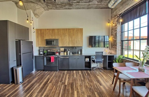 Midtown Hotel | Chic Ultramodern Studio Loft w/Designer Features
