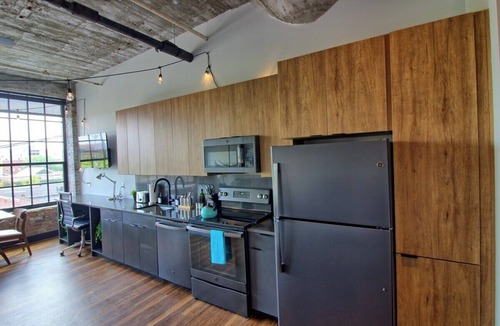 Midtown Hotel | Chic Ultramodern Studio Loft w/Designer Features