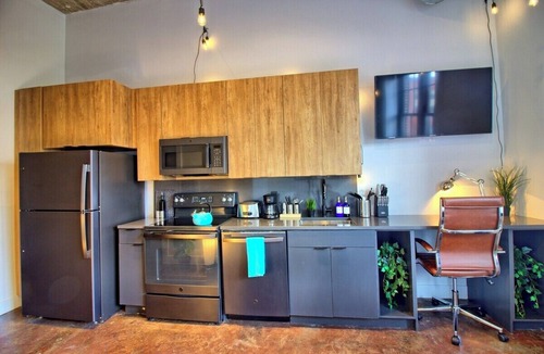 Midtown Hotel | Chic Ultramodern Studio Loft w/Designer Features