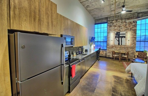 Midtown Hotel | Chic Ultramodern Studio Loft w/Designer Features