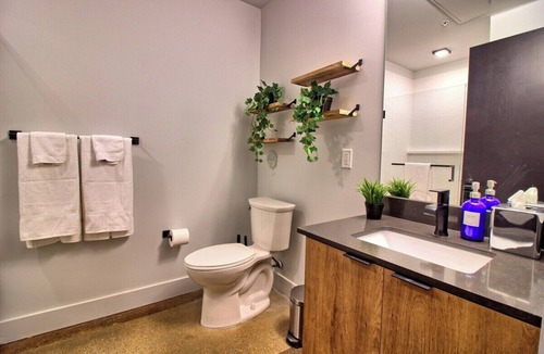 Midtown Hotel | Chic Ultramodern Studio Loft w/Designer Features