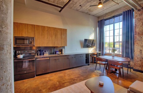 Midtown Hotel | Chic Ultramodern Studio Loft w/Designer Features