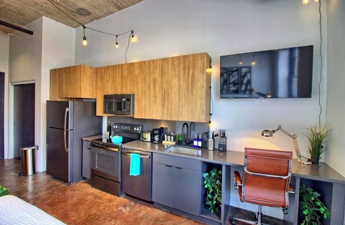 Midtown Apartment | Chic Ultramodern Studio Loft w/Designer Features