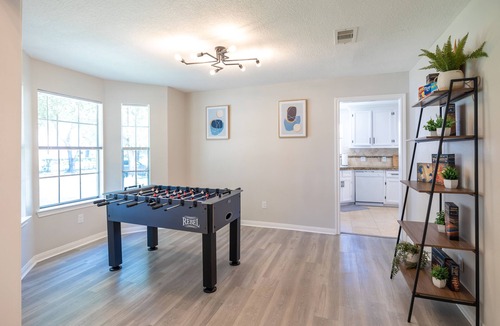 Mission Bend House | Chic Urban Escape: Your Trendy City Haven