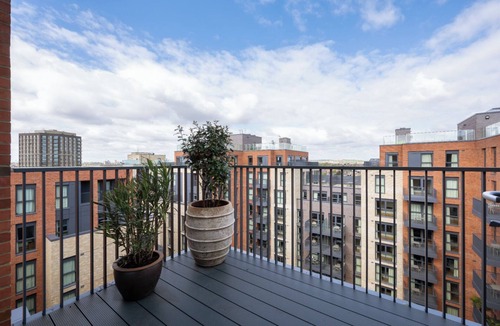 Tottenham Hale Apartment | Chic Urban Flat with Private Rooftop Access