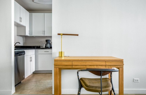 Manhattan Valley Apartment | Chic UWS 2BR w/Gym, Doorman, Elevator, near park & trains, by Blueground