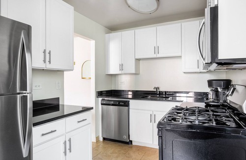 Manhattan Valley Apartment | Chic UWS 2BR w/Gym, Doorman, Elevator, near park & trains, by Blueground