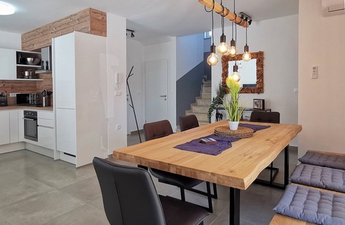 Tar Villa | Chic vacation home with pool and sauna