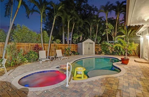 Victoria Park House | Chic Victoria Park Villa with Heated Pool and Spa