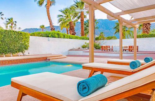 Racquet Club Estates House | Chic Villa Pool Jacuzzi Mountain Views