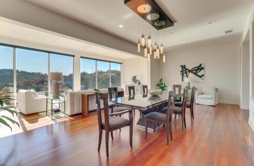 Rob Roy On The Lake House | Chic Villa with Infinity Pool 10 Mi to Downtown!