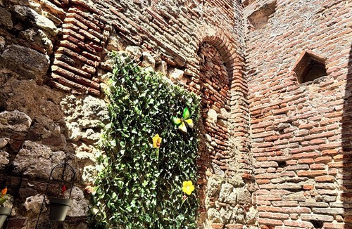 Penne-d'Agenais House | Chic village house in medieval village