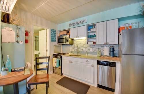 Virginia Beach Apartment | Chic Virginia Beach Retreat - Pool, Steps to Beach
