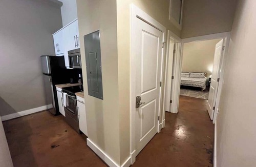 Roanoke Apartment | Chic walkable apt with rooftop views