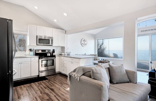 Wading River House | Chic Waterfront Beach House with Hot Tub