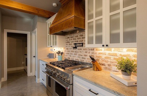 Kingsland House | Chic Waterfront Farmhouse + Pool + Game Room - Fun!