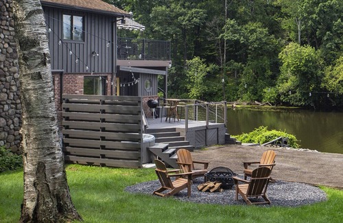 Mount Marion House | Chic Waterfront w/Hot Tub, Sauna and Sky Deck!