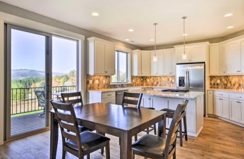 Gaston House | Chic Willamette Valley Home with Deck and Vineyard!