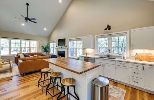 Wisconsin Dells Cottage | Chic Wisconsin Retreat w/Deck, Grill & Fire Pit!