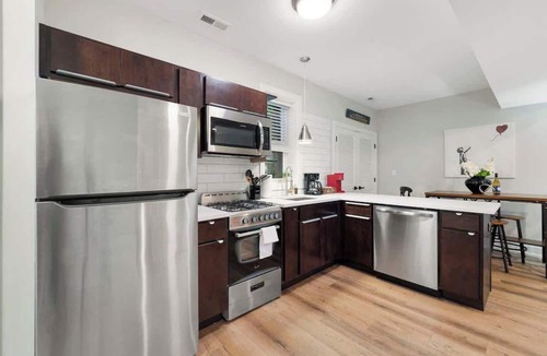 Heart of Chicago Apartment | Chicago 2BD 2BA Apartment Perfect for Families