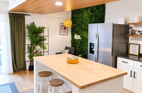 West Town Apartment | Chicago 2BR 2BA, Private Patio w/Fire Pit, Free Street Parking & 5 Gbps