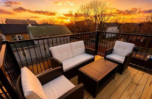 East Garfield Park Apartment | Chicago 3BR Oasis Near Downtown & United Center