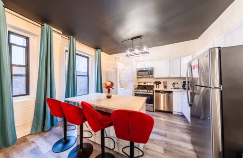 Near South Side Apartment | Chicago 4BR Hideaway Close to Downtown & Museums