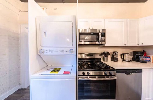 Near South Side Apartment | Chicago 4BR Hideaway Close to Downtown & Museums