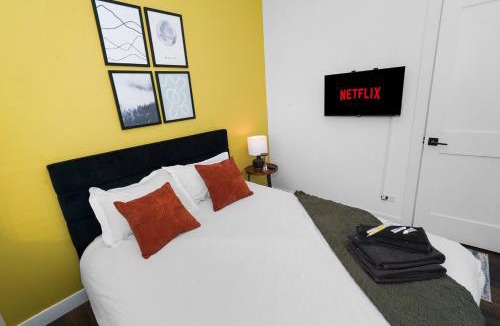 Near South Side Apartment | Chicago 4BR South Loop with Rooftop and Gym Near McCormick Place
