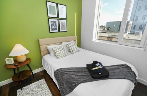 Near South Side Apartment | Chicago 4BR South Loop with Rooftop and Gym Near McCormick Place