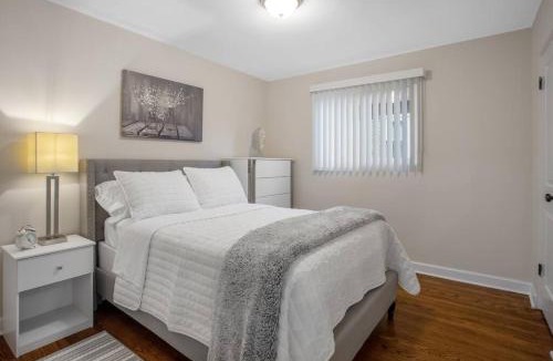 West Ridge Apartment | Chicago Charm