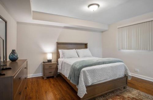 West Ridge Apartment | Chicago Charm