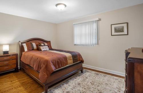 West Ridge Apartment | Chicago Charm