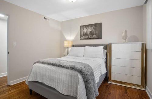 West Ridge Apartment | Chicago Charm