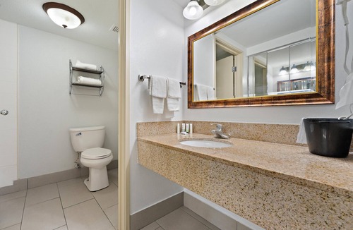 Westmont Hotel | Chicago Club Inn & Suites