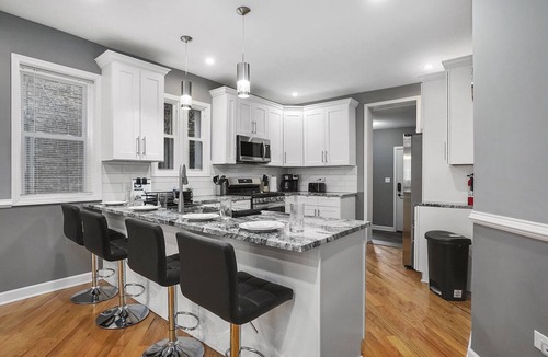 Forestview House | Chicago FHS Rental - Vernon Ave