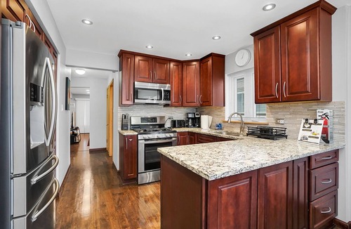 Forestview House | Chicago FHS Rental - W 64th St