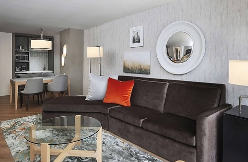 Streeterville Apartment | Chicago Gem! 4 Convenient Units, Onsite Pool, Close to Ohio Street Beach