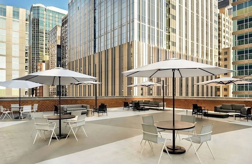 Streeterville Apartment | Chicago Gem! 4 Convenient Units, Onsite Pool, Close to Ohio Street Beach