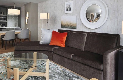 Streeterville House | Chicago Gem! 4 Convenient Units, Onsite Pool, Close to Ohio Street Beach