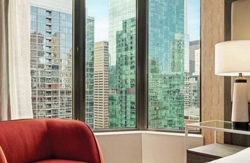Streeterville House | Chicago Gem! 4 Convenient Units, Onsite Pool, Close to Ohio Street Beach