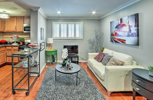 East Garfield Park Apartment | Chicago Gem Near Subway ~ 5 Mi to Downtown