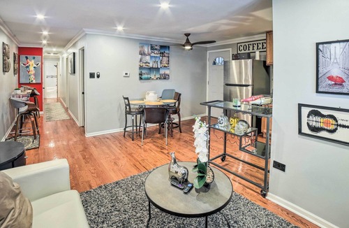 East Garfield Park Apartment | Chicago Gem Near Subway ~ 5 Mi to Downtown