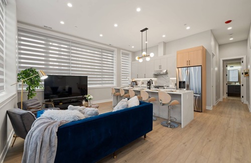 Tri-Taylor Apartment | Chicago Getaway: Family-Friendly 2BD 2BA Apartment