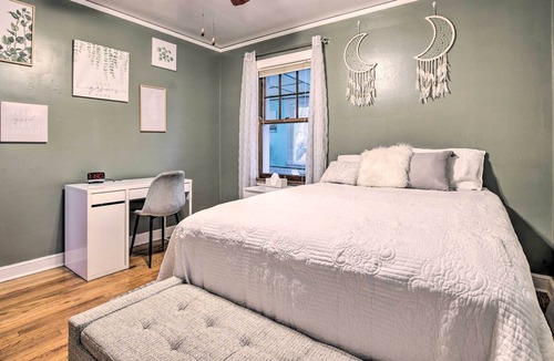 Roseland House | Chicago Home w/ Spacious Yard: 14 Mi to Dtwn
