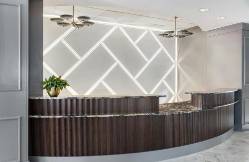 Bedford Park Hotel | Chicago Marriott Midway