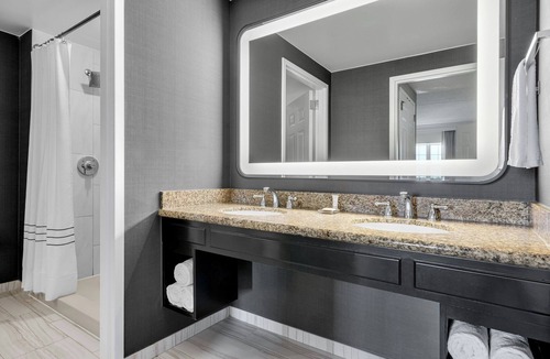 Clearing Hotel | Chicago Marriott Midway